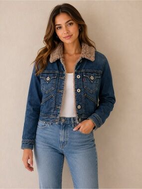 Levi’s Cropped Sherpa Fur Lined Denim Jacket – Size S